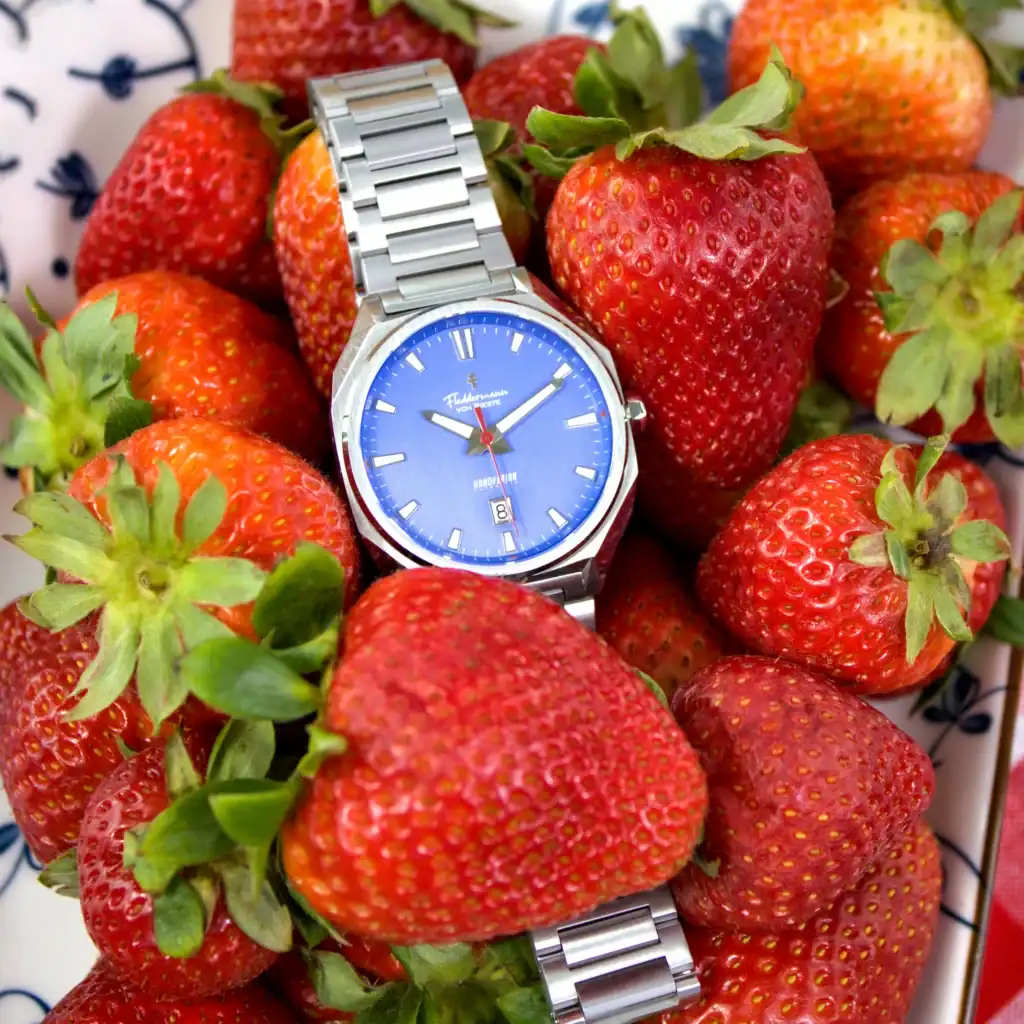 Hoosier Heritage Hanoverian limited edition, Cornflower Blue and Cardinal Red dial, made in Indiana, Indiana watch company, self-winding watch