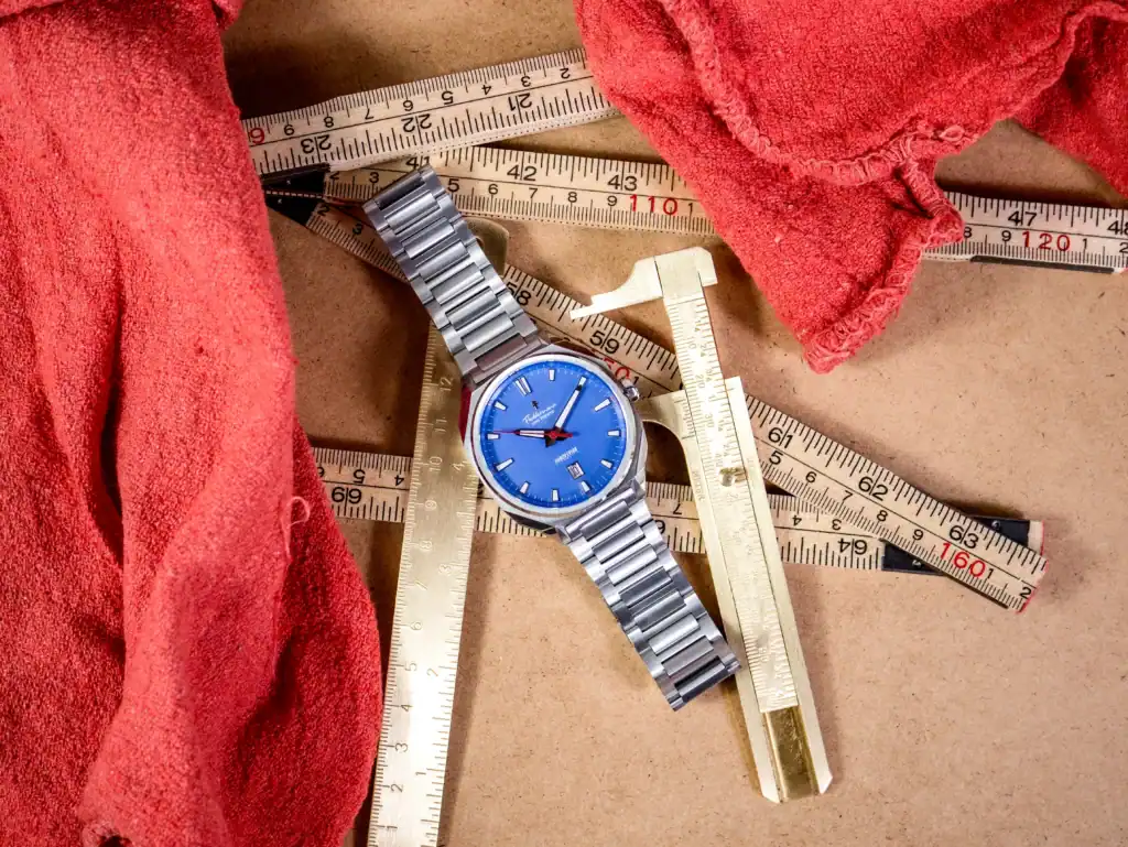 Hoosier Heritage Hanoverian limited edition, Cornflower Blue and Cardinal Red dial, made in Indiana, Indiana watch company, self-winding watch